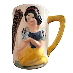 ENESCO Vintage 1960s WALT DISNEY “SNOW WHITE” of Snow White 3D Glazed Child Cup
